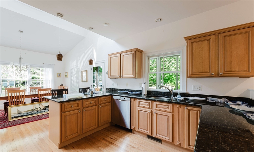 14 Hathaway Pond Circle, Unit 14 Rochester, MA 02770 - Photo 8 of 41