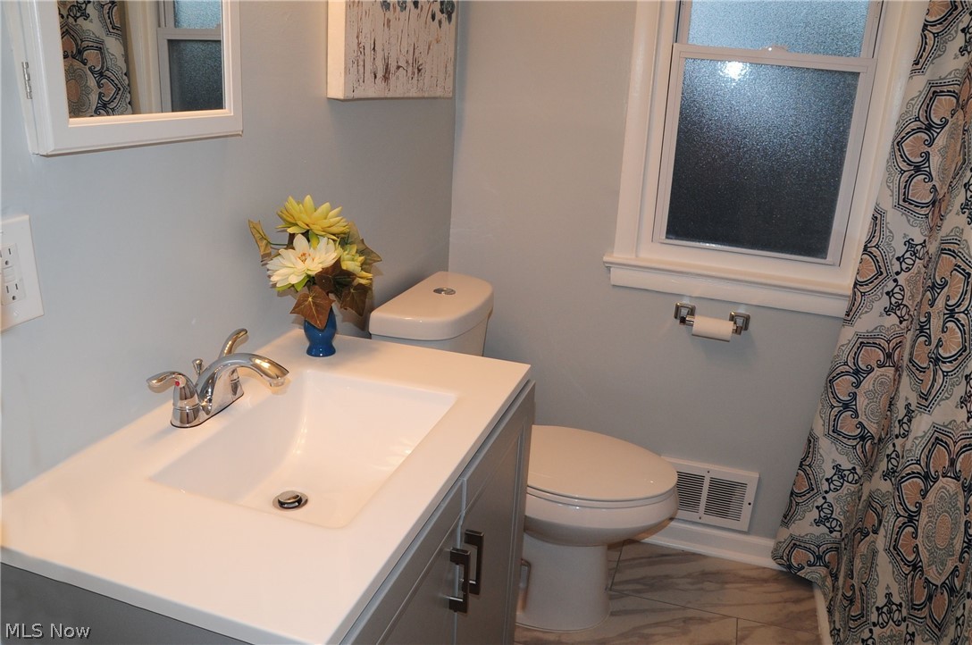 10607 Bellaire Road Cleveland, OH 44111 - Photo 9 of 19 Gallery Image 9