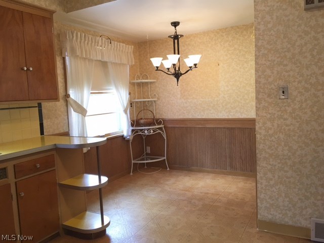 3865 Faversham Road Cleveland, OH 44118 - Photo 4 of 12 Gallery Image 4