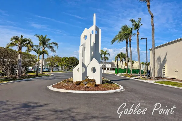 $2,975 | 6840 Southwest 45th Lane, Unit 5, Miami, FL 33155