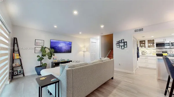 $2,975 | 6840 Southwest 45th Lane, Unit 5, Miami, FL 33155