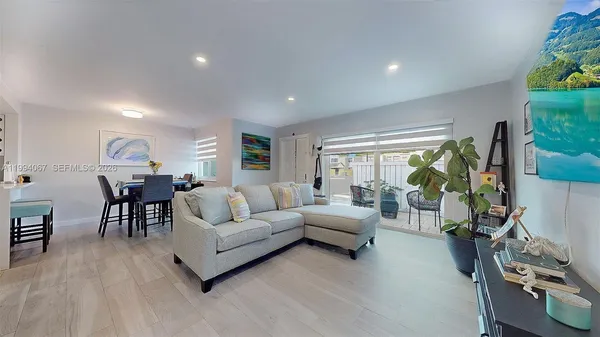 $2,975 | 6840 Southwest 45th Lane, Unit 5, Miami, FL 33155