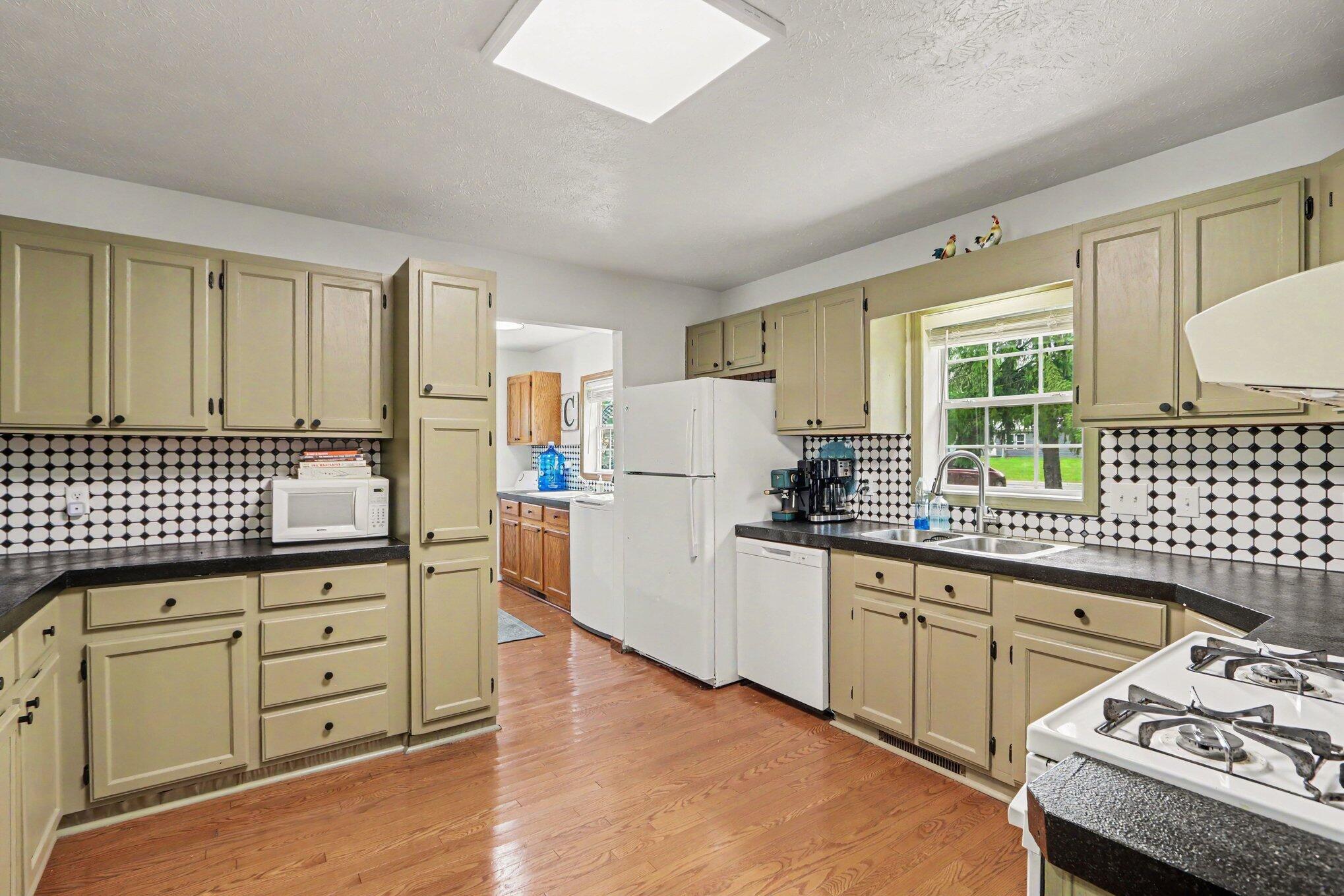56883 Pulver Road Three Rivers, MI 49093 - Photo 11 of 30 008_file_8406