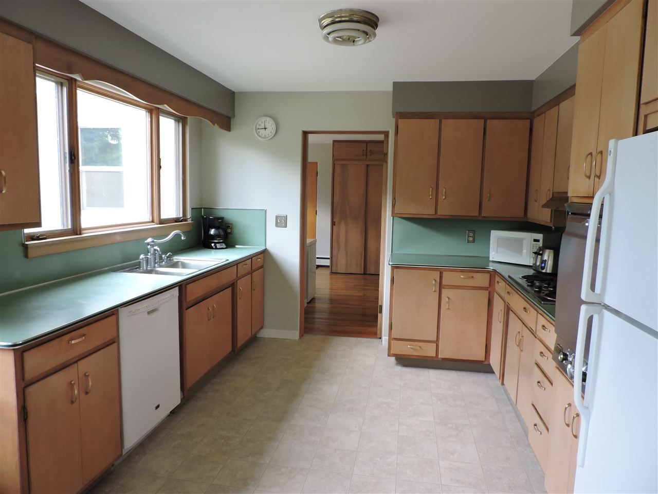 9160 South Shepherd Road Shepherd, MI 48883 - Photo 17 of 47 1820005-17.JPG