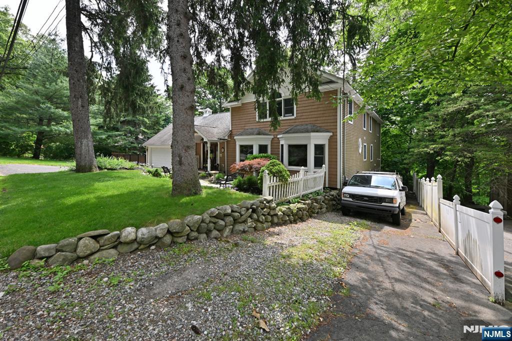 8 Myrtle Street Montvale, NJ 07645 - Photo 3 of 38