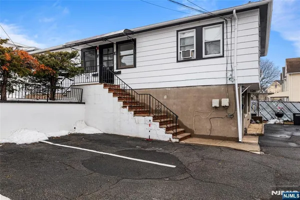 $1,900 | 335 Paterson Avenue, Unit F, East Rutherford, NJ 07073