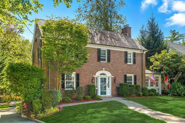 $2,300,000 | 20 Forest Lane, Scarsdale, NY 10583