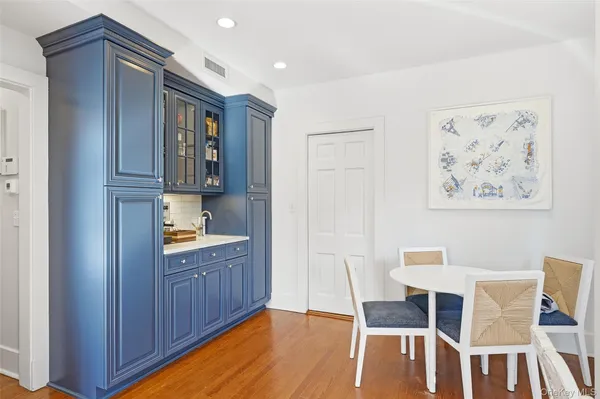 $2,300,000 | 20 Forest Lane, Scarsdale, NY 10583