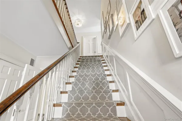$2,300,000 | 20 Forest Lane, Scarsdale, NY 10583