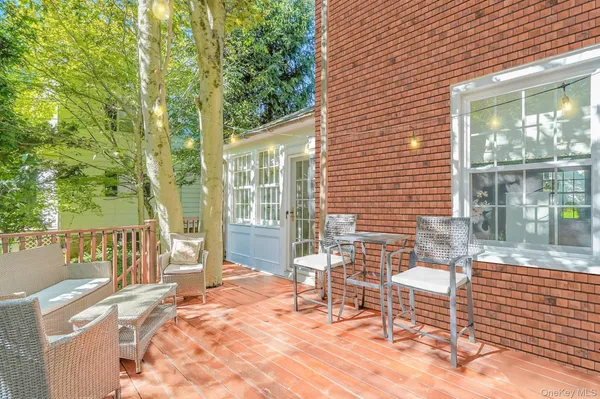 $2,300,000 | 20 Forest Lane, Scarsdale, NY 10583