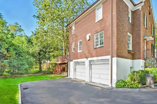 $2,300,000 | 20 Forest Lane, Scarsdale, NY 10583