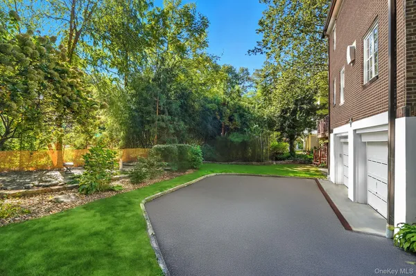 $2,300,000 | 20 Forest Lane, Scarsdale, NY 10583