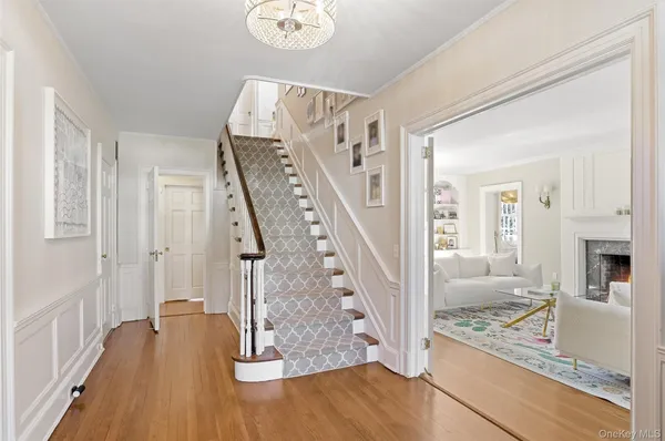 $2,300,000 | 20 Forest Lane, Scarsdale, NY 10583