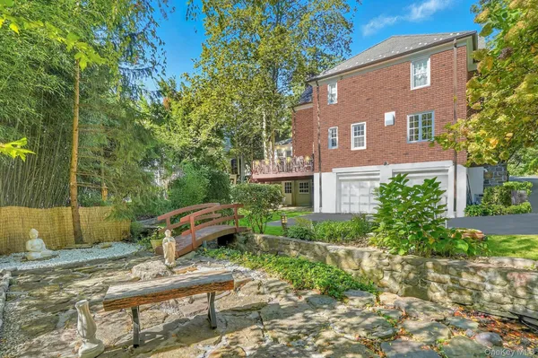 $2,300,000 | 20 Forest Lane, Scarsdale, NY 10583