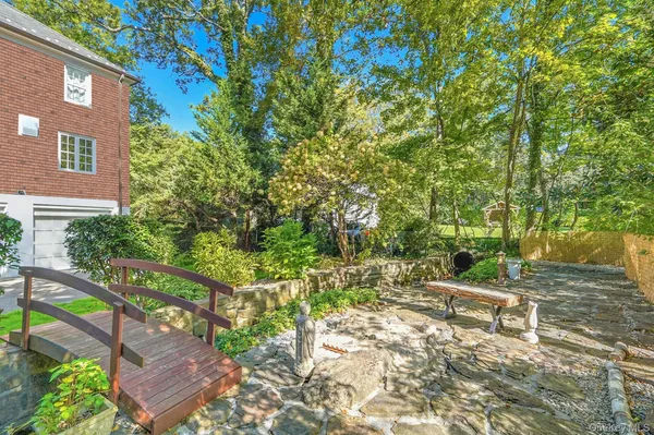 $2,300,000 | 20 Forest Lane, Scarsdale, NY 10583