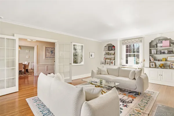 $2,300,000 | 20 Forest Lane, Scarsdale, NY 10583