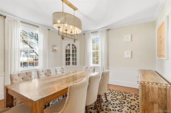 $2,300,000 | 20 Forest Lane, Scarsdale, NY 10583