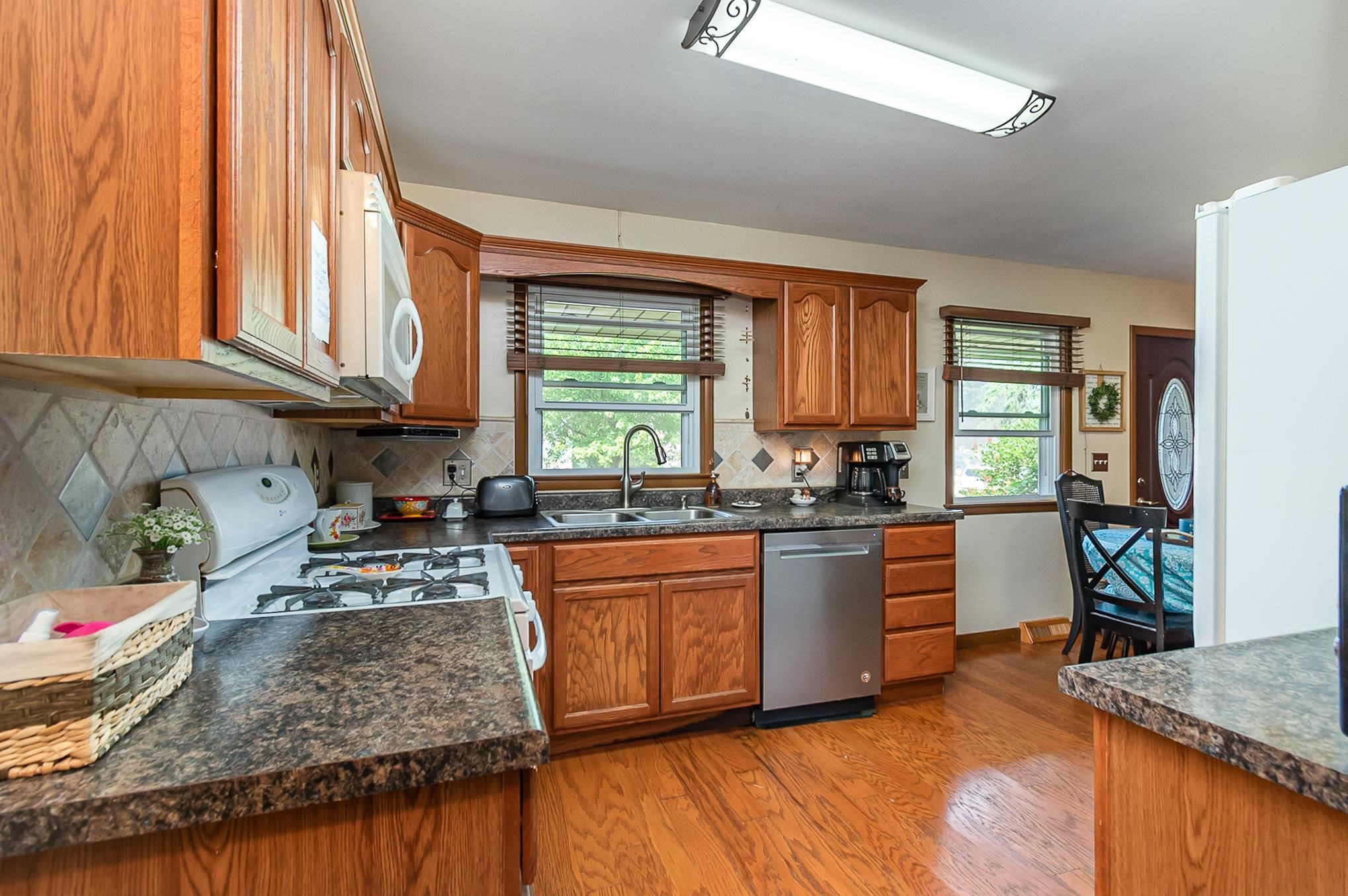 915 Falkirk Road Alma, MI 48801 - Photo 10 of 25 1912871-9.JPG