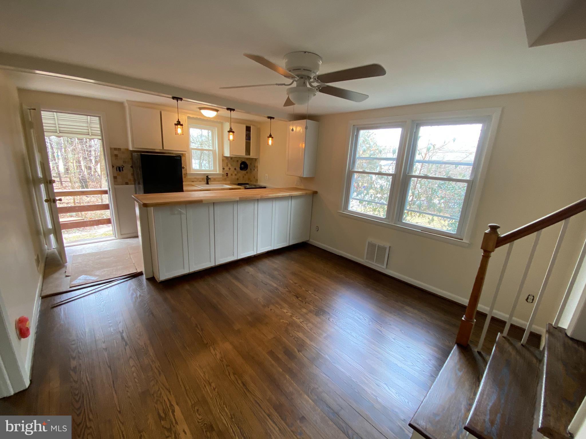 6650 Montgomery Road Elkridge, MD 21075 - Photo 3 of 32 Living / Kit Combo