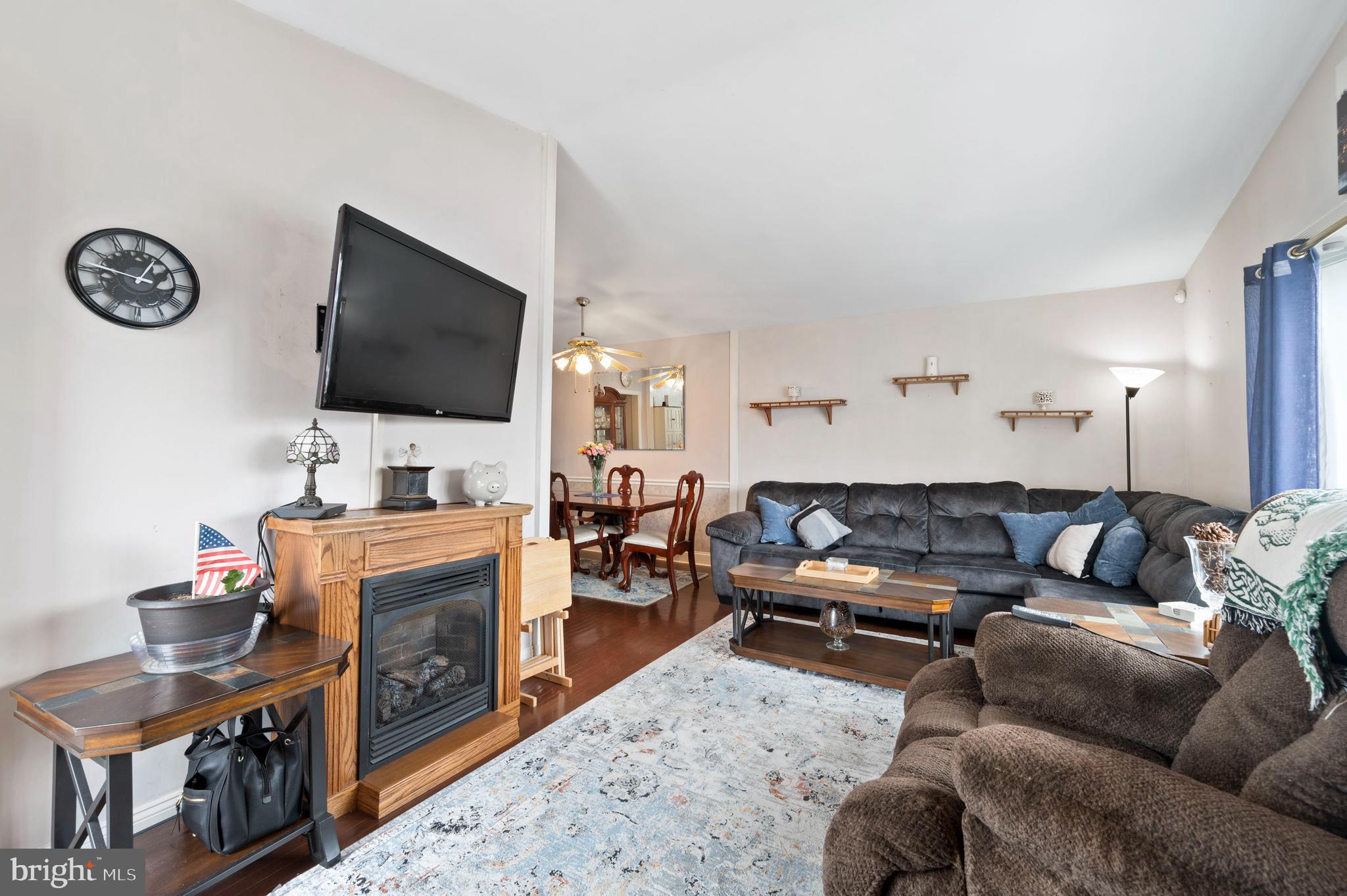 805 Charette Road Philadelphia, PA 19115 - Photo 2 of 15
