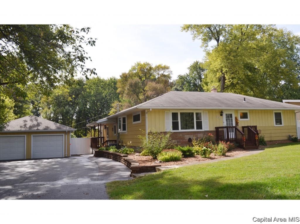213 Circle Drive Springfield, IL 62703 - Photo 1 of 36 Gallery Image 1