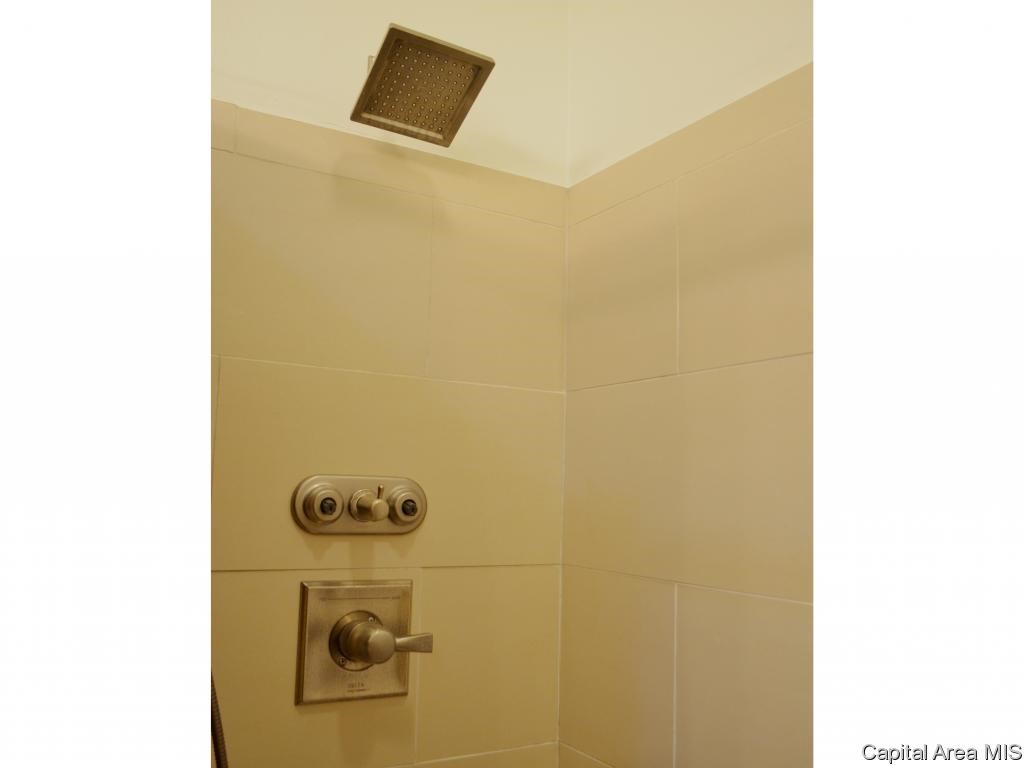 213 Circle Drive Springfield, IL 62703 - Photo 16 of 36 Gallery Image 16