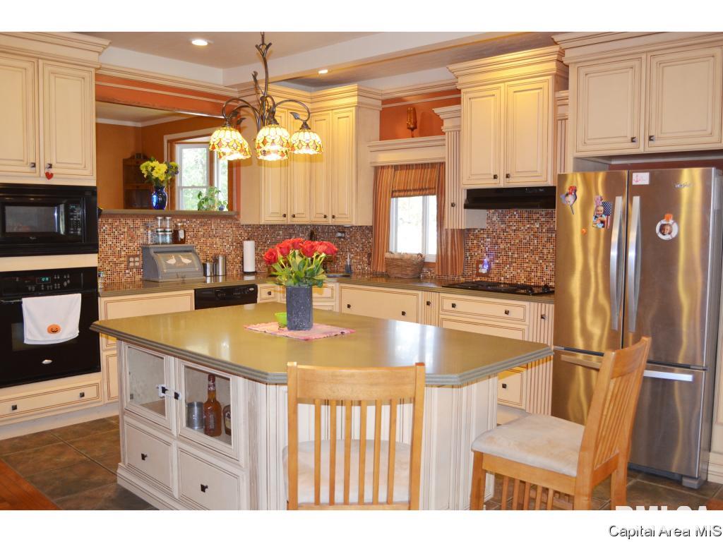 213 Circle Drive Springfield, IL 62703 - Photo 4 of 36 Gallery Image 4