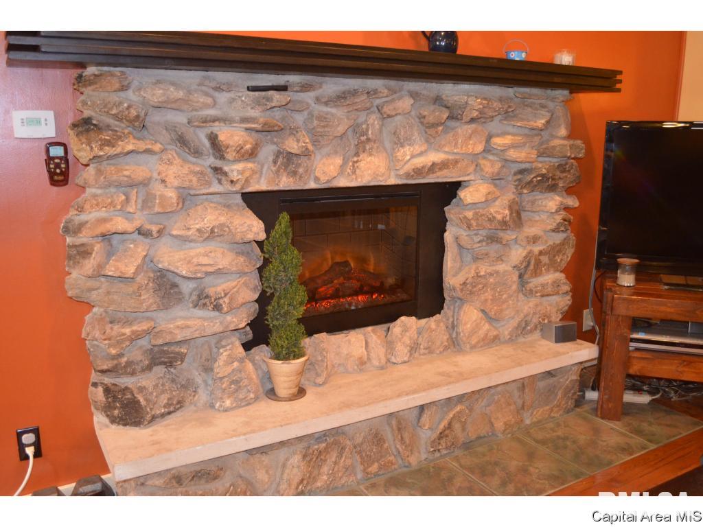 213 Circle Drive Springfield, IL 62703 - Photo 5 of 36 Gallery Image 5