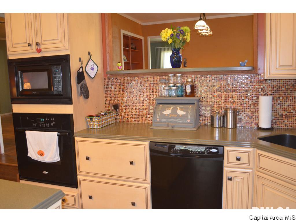 213 Circle Drive Springfield, IL 62703 - Photo 7 of 36 Gallery Image 7