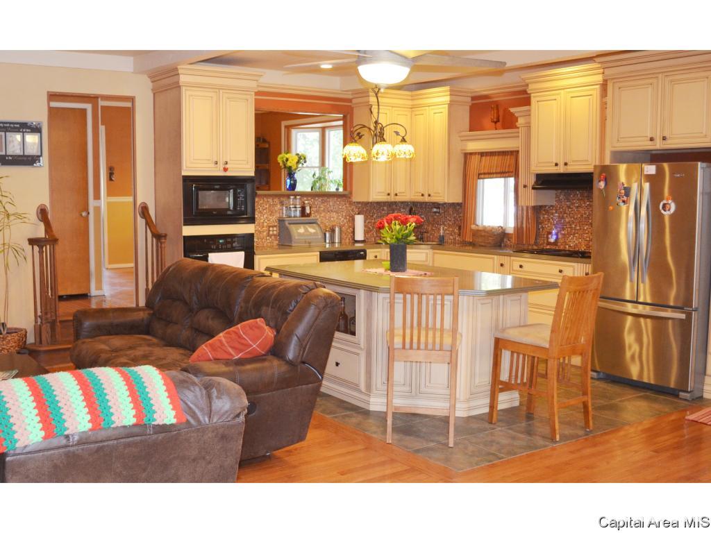 213 Circle Drive Springfield, IL 62703 - Photo 9 of 36 Gallery Image 9