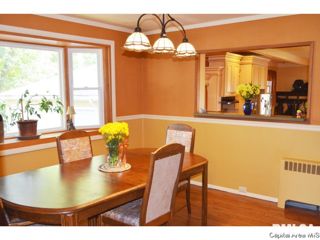 213 Circle Drive Springfield, IL 62703 - Photo 10 of 36 Gallery Image 10