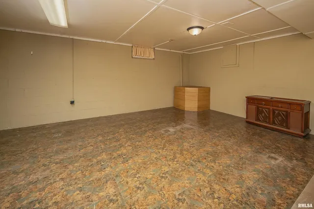 a view of a room with an empty space