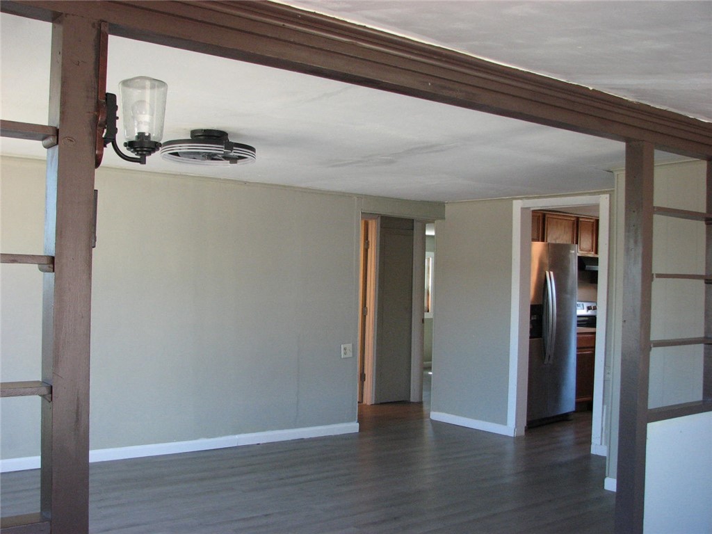 420 Anchor Street Corpus Christi, TX 78418 - Photo 3 of 16 Living Room