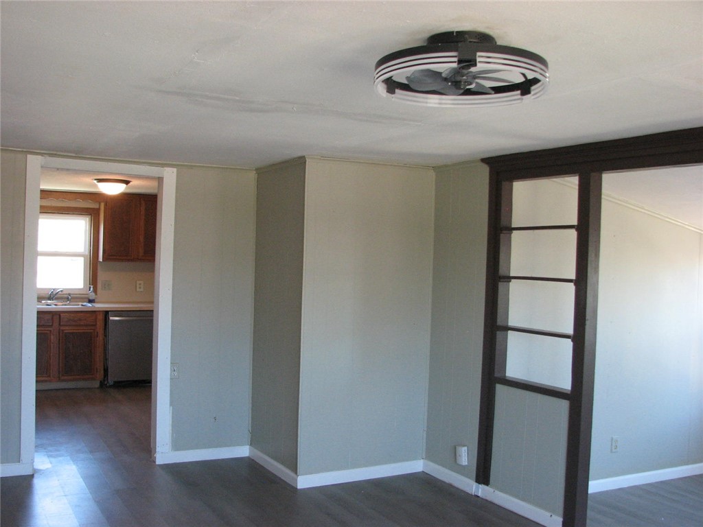 420 Anchor Street Corpus Christi, TX 78418 - Photo 5 of 16 Living Room