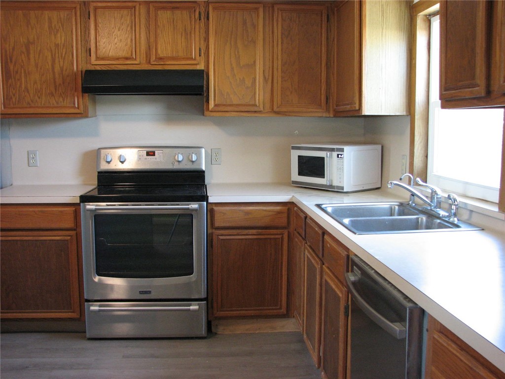 420 Anchor Street Corpus Christi, TX 78418 - Photo 7 of 16 Kitchen