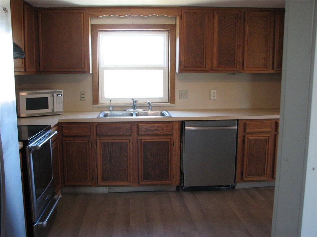 420 Anchor Street Corpus Christi, TX 78418 - Photo 8 of 16 Kitchen
