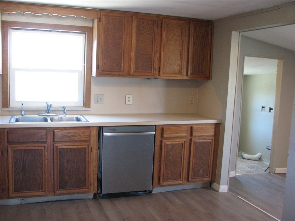 420 Anchor Street Corpus Christi, TX 78418 - Photo 9 of 16 Kitchen & Utility Room