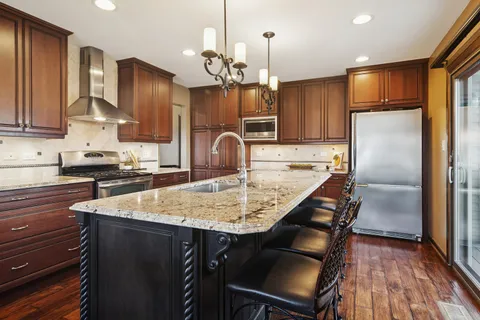 $559,000 | 15 Newtown Court East, Buffalo Grove, IL 60089