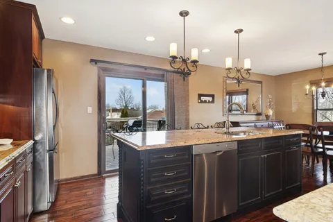 $559,000 | 15 Newtown Court East, Buffalo Grove, IL 60089