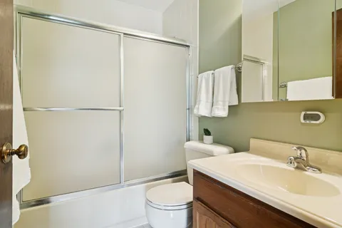 $559,000 | 15 Newtown Court East, Buffalo Grove, IL 60089