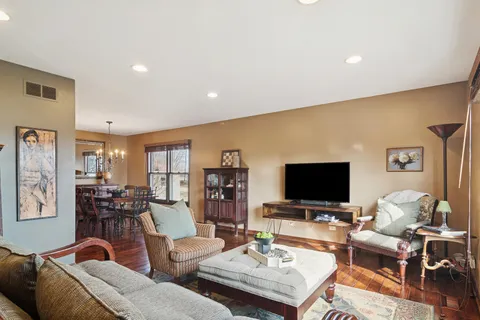 $559,000 | 15 Newtown Court East, Buffalo Grove, IL 60089