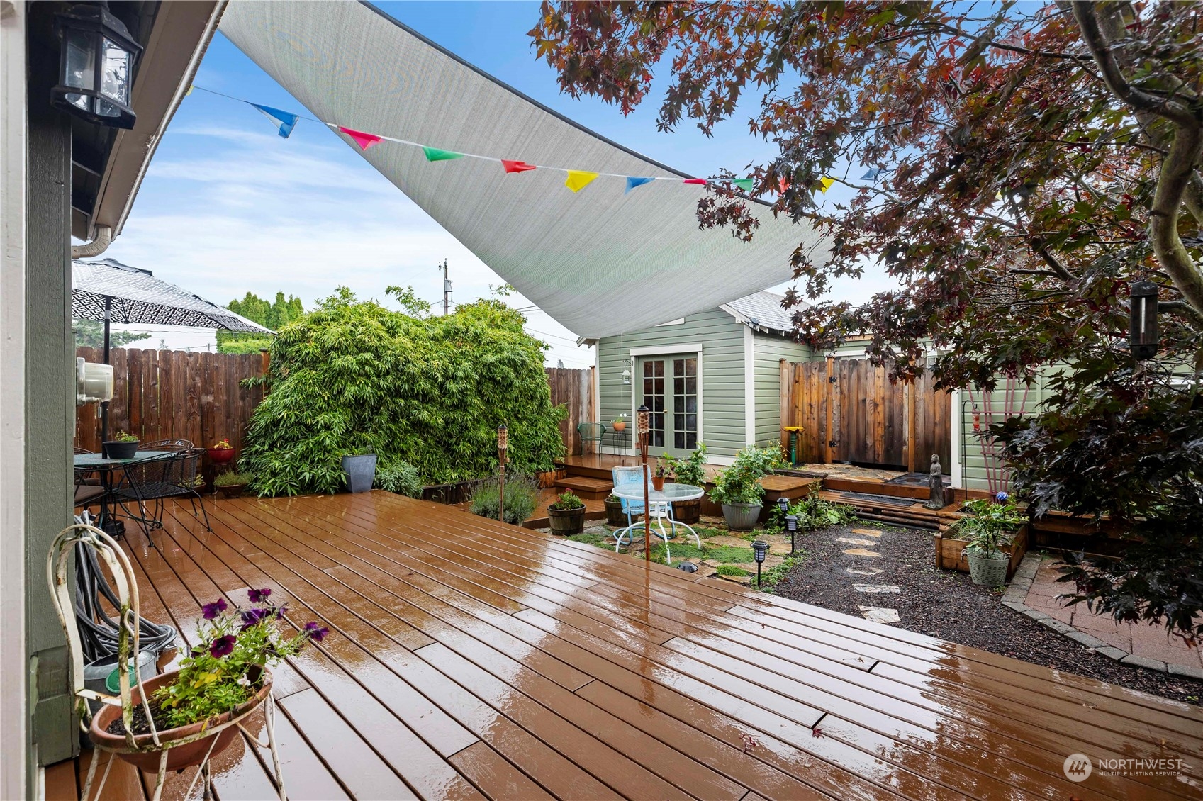 2812 19th Street Everett, WA 98201 - Photo 20 of 27 a patio with table and chairs