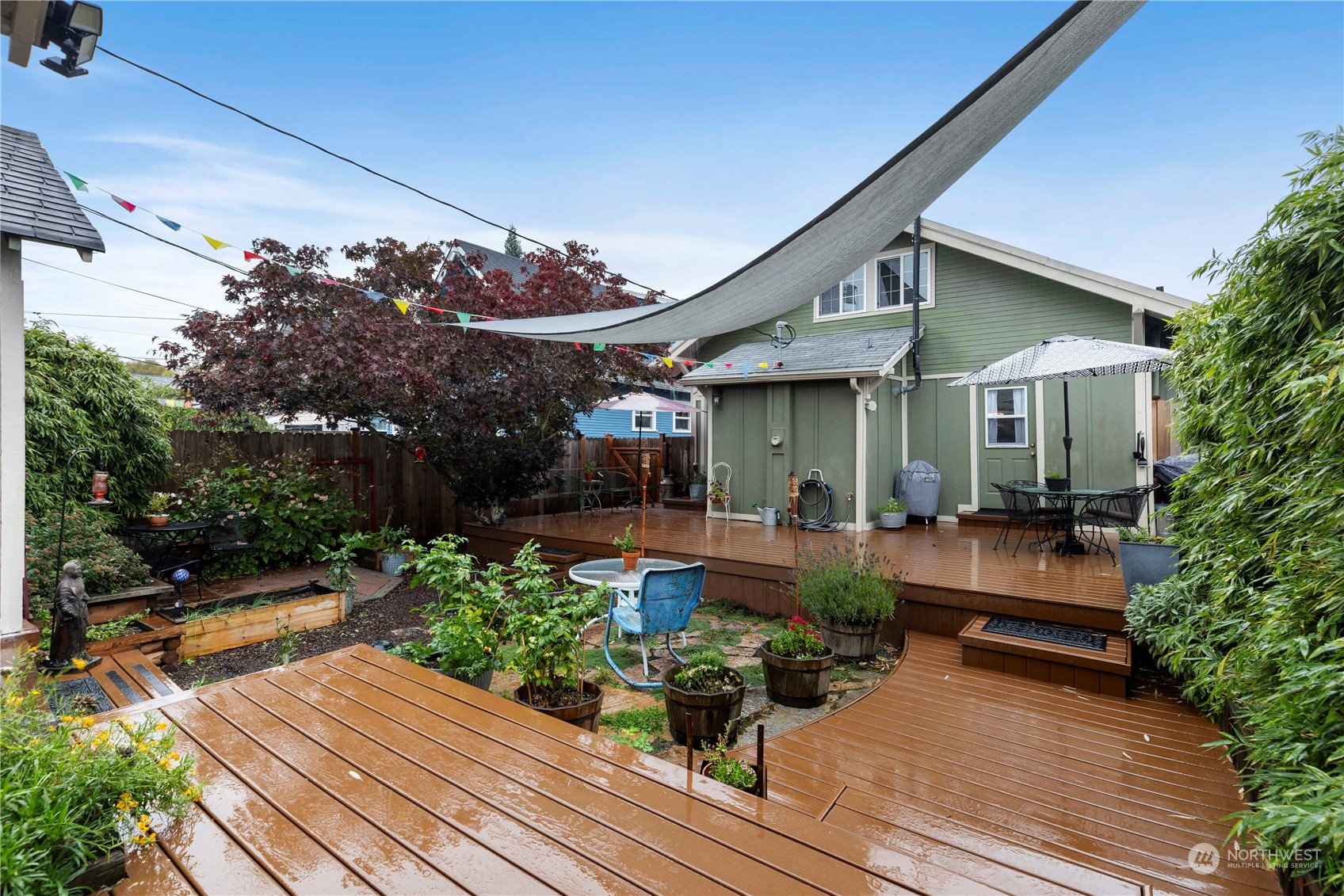 2812 19th Street Everett, WA 98201 - Photo 23 of 27 a front view of a house with garden