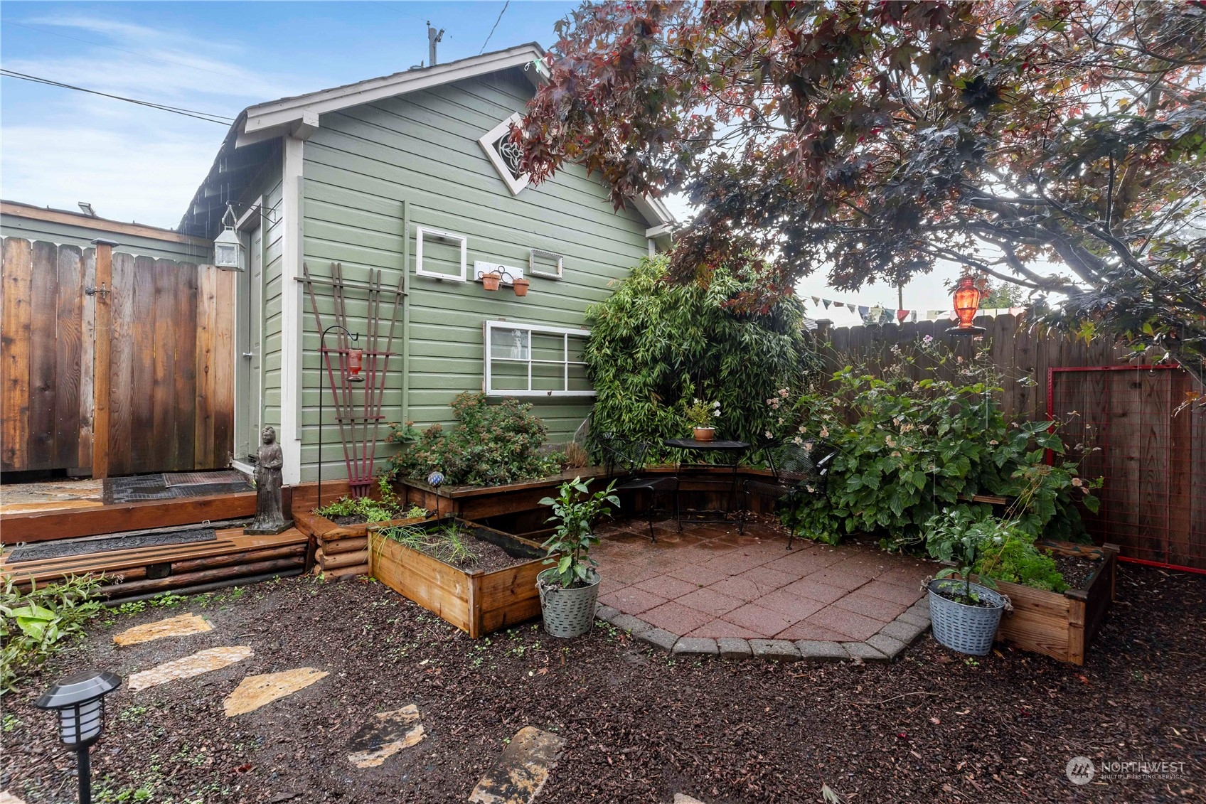 2812 19th Street Everett, WA 98201 - Photo 25 of 27 a view of a backyard with furniture and plants