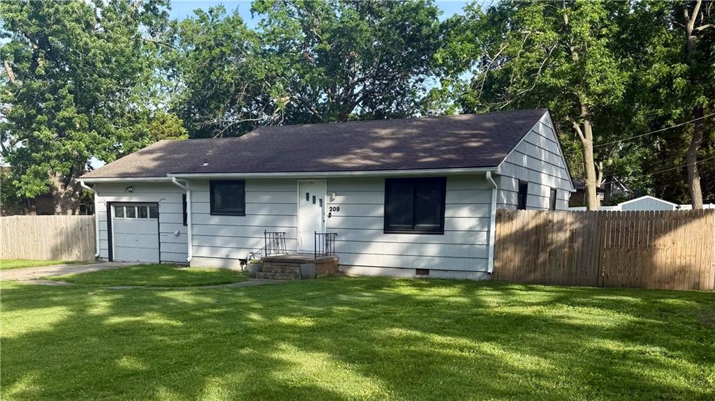 209 Northeast Maple Street Lee's Summit, MO 64063 - Photo 2 of 22
