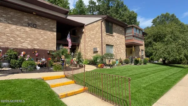 $2,300 | 160 Cross Slope Court, Unit J, Manalapan, NJ 07726