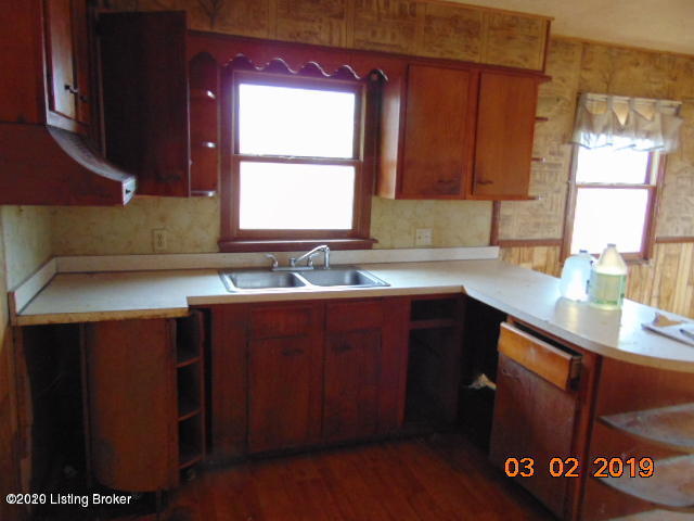 562 Peck Pike Road Milton, KY 40045 - Photo 13 of 25 PECK PIKE KITCHEN