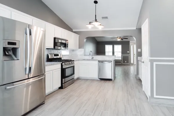 $2,300 | 692 Scheel, Kyle, TX 78640