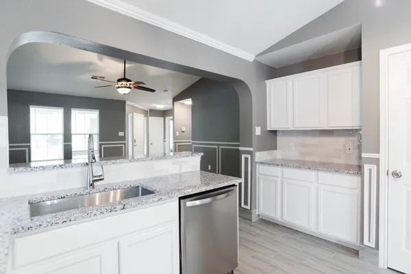 $2,300 | 692 Scheel, Kyle, TX 78640