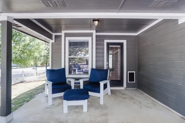 $2,300 | 692 Scheel, Kyle, TX 78640